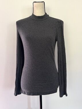 Ribbed long sleeve mock neck top